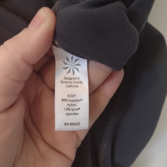 Athleta Grey Cutout Capri Crop Leggings Size Small - Picture 6 of 8